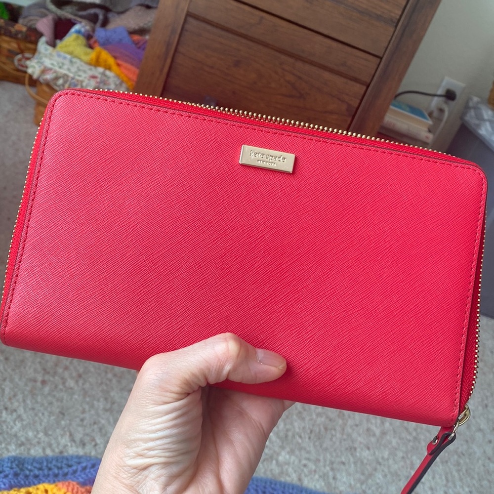Large Kate spade travel wallet